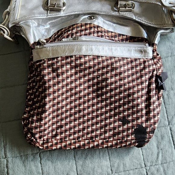 Etienne: (collection privee) Silver Leather Bag - Picture 11 of 16